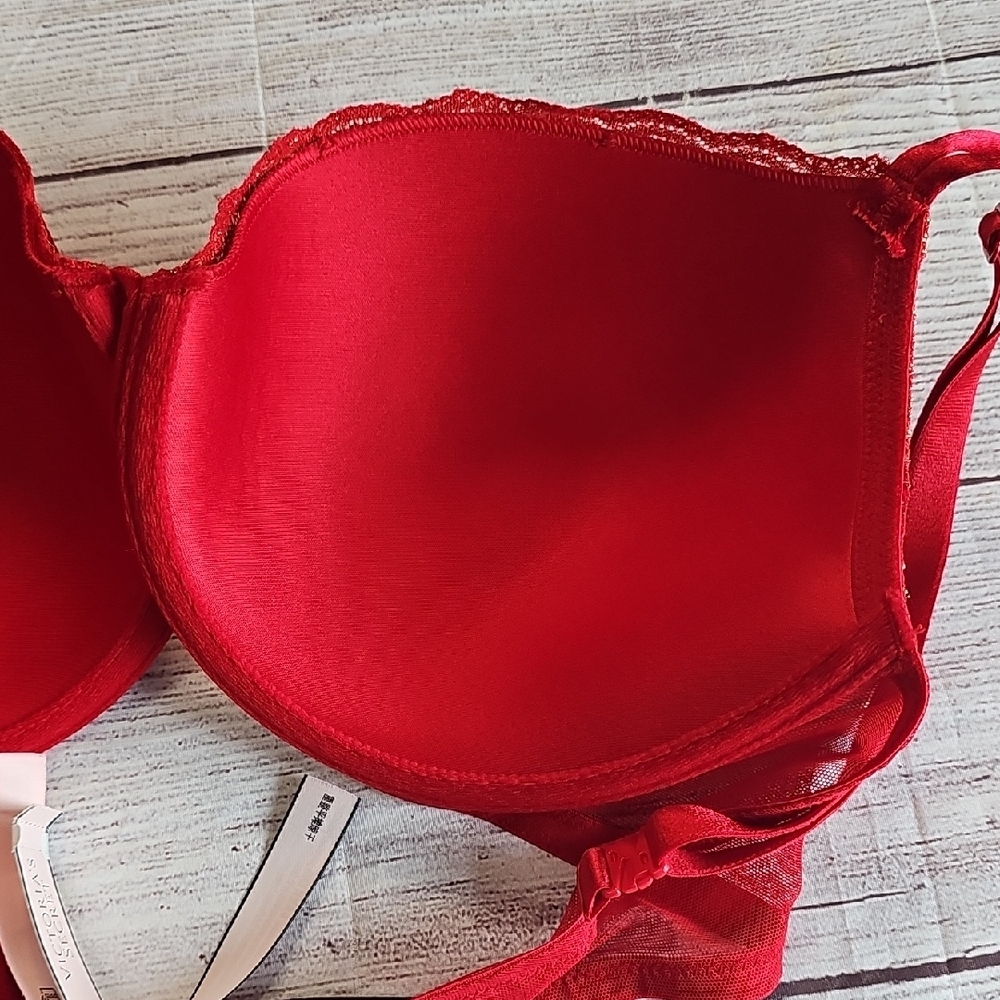 NWT Victoria's Secret 36D Red/Gold Full Coverage Bra with Adjustable Straps - Picture 7 of 9